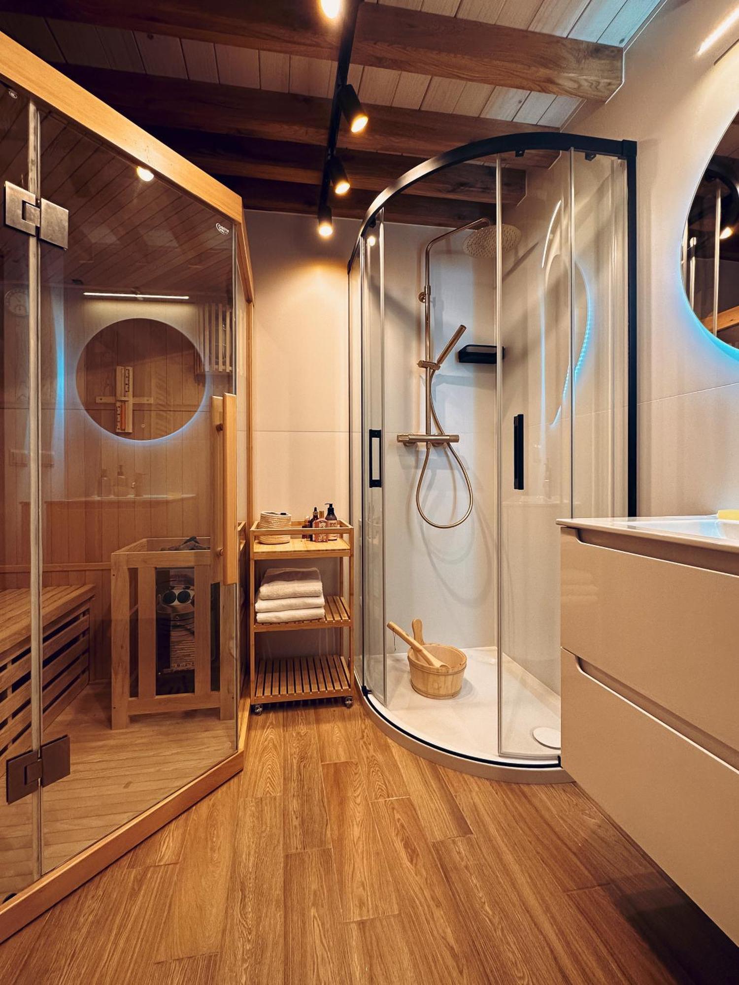Quiet Luxury On Florianska Apartment Krakow Luaran gambar
