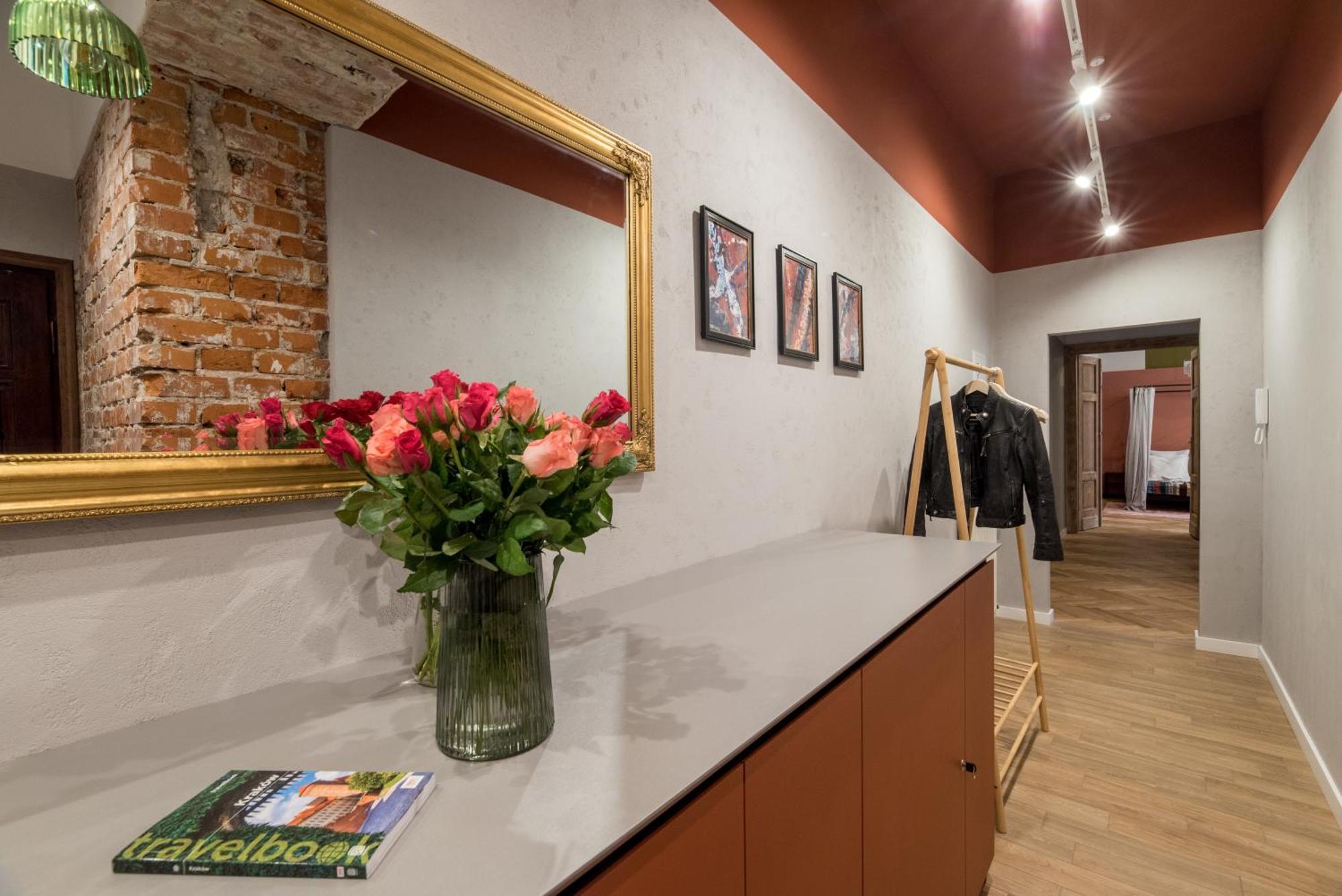 Quiet Luxury On Florianska Apartment Krakow Luaran gambar